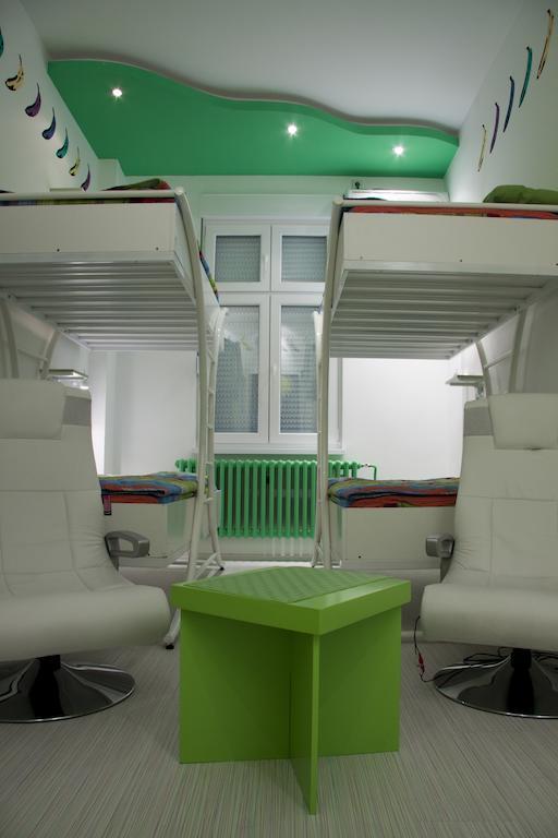 Pop Art Hostel Belgrad Oda fotoğraf