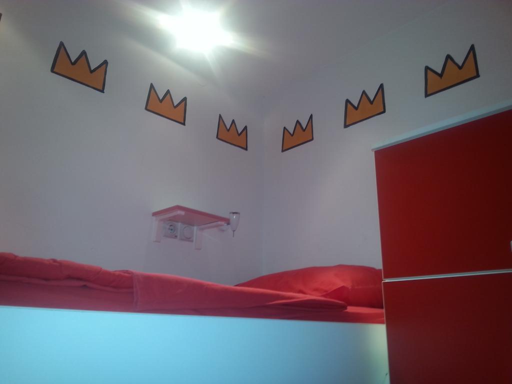Pop Art Hostel Belgrad Oda fotoğraf